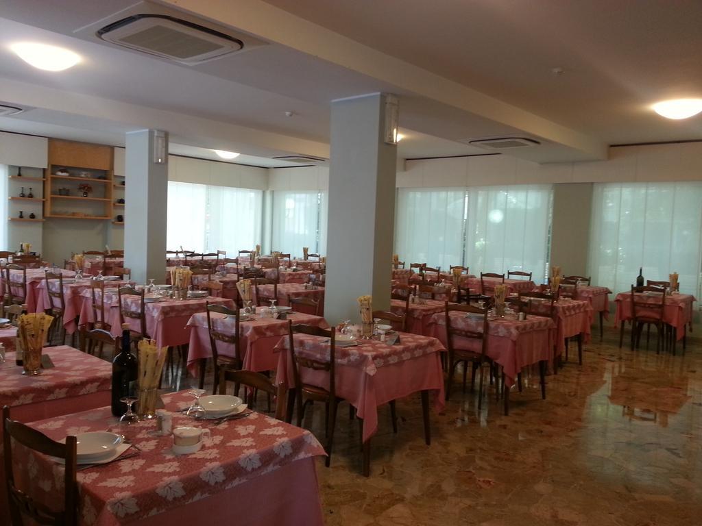 Hotel Irene Riccione Eksteriør bilde